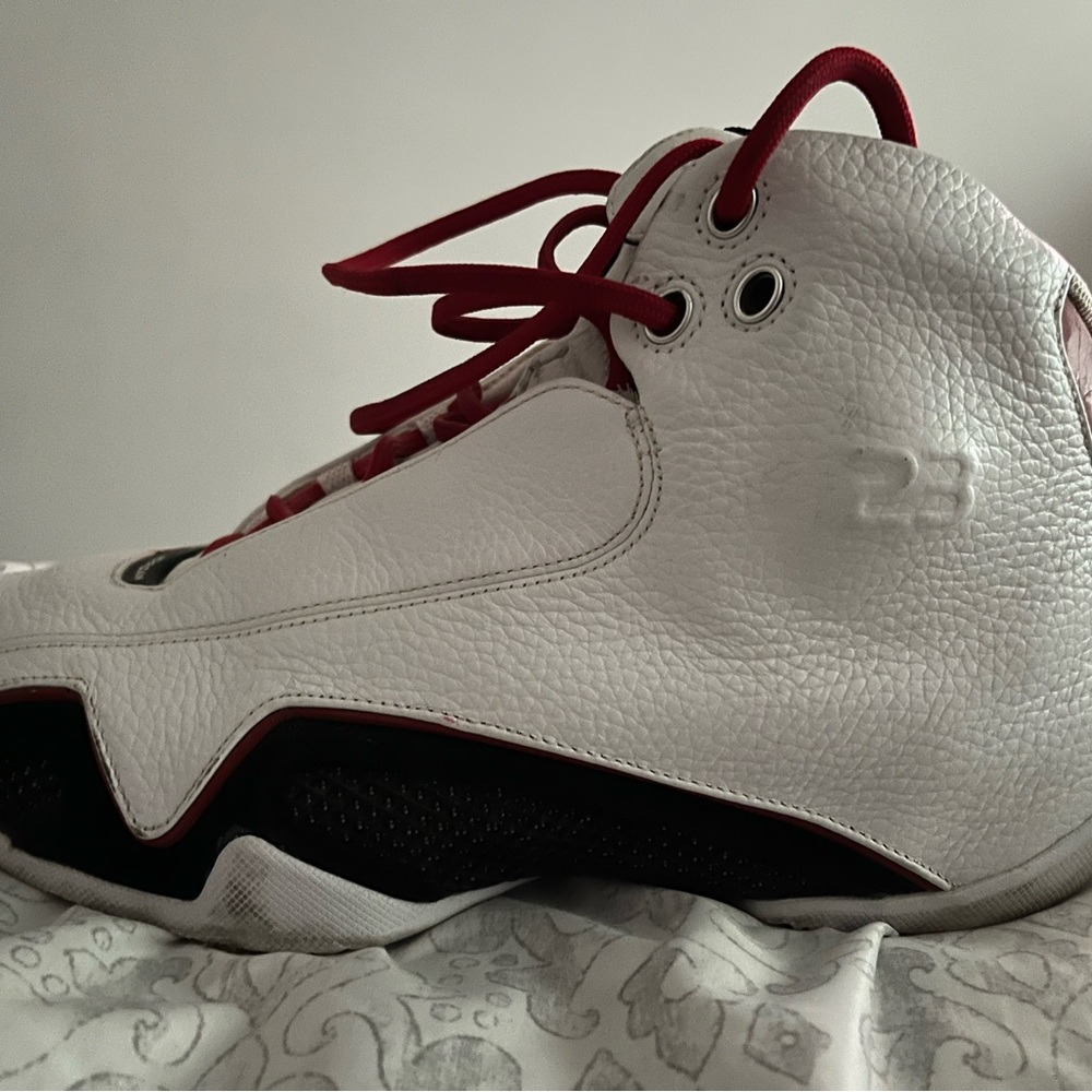 Air Jordan XXI Athletic Shoes White and Red